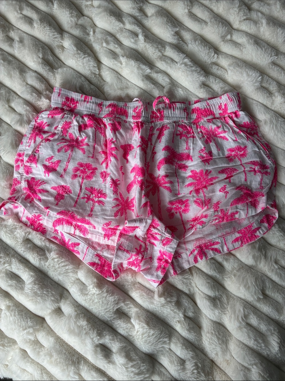 Vineyard Vines White Shorts with Hot Pink Palm Print